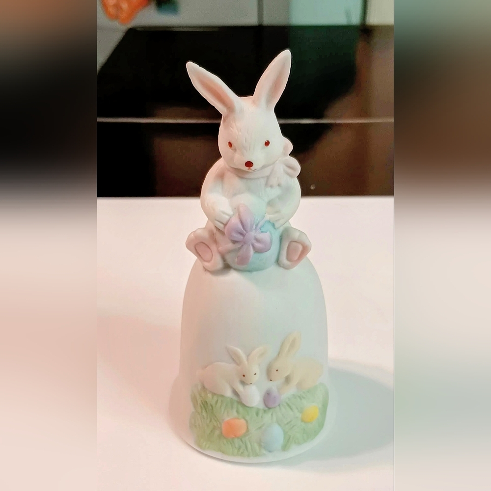💜 Fine Porcelain Easter Bunny Figurine Bell, Easter Eggs Taiwan.